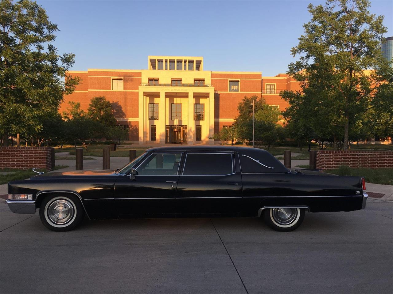 Cadillac-Fleetwood-1969-Black-Black