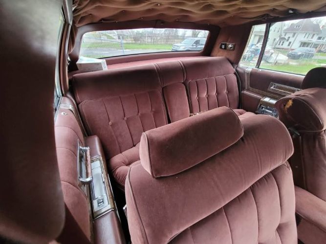 Cadillac-Fleetwood-1979-Brown-Brown-2