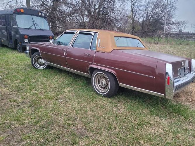 Cadillac-Fleetwood-1979-Brown-Brown-3