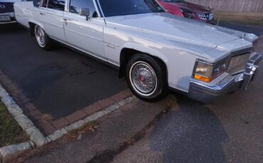 Cadillac-Fleetwood-1981-Sedan-1