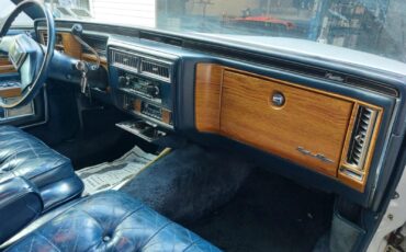 Cadillac-Fleetwood-1981-Sedan-12