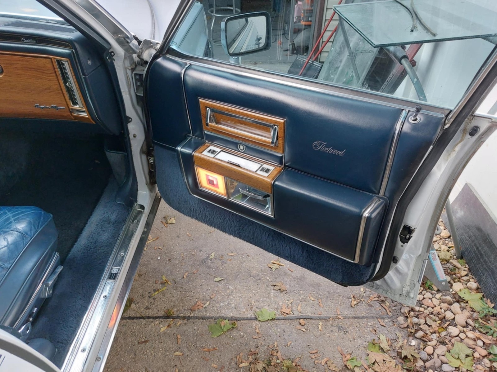 Cadillac-Fleetwood-1981-Sedan-13