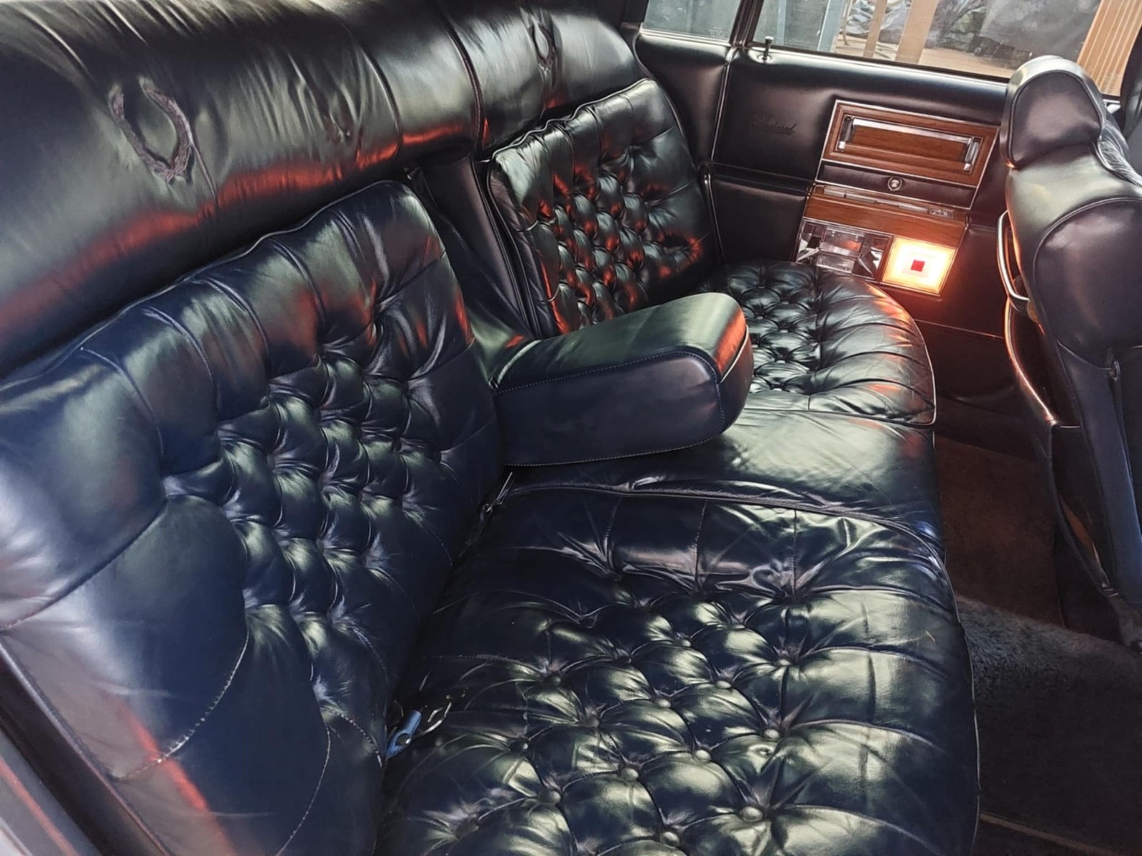 Cadillac-Fleetwood-1981-Sedan-14