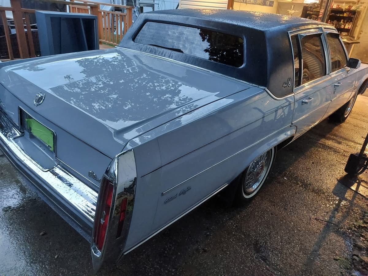 Cadillac-Fleetwood-1981-Sedan-22