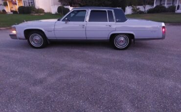 Cadillac-Fleetwood-1981-Sedan-3