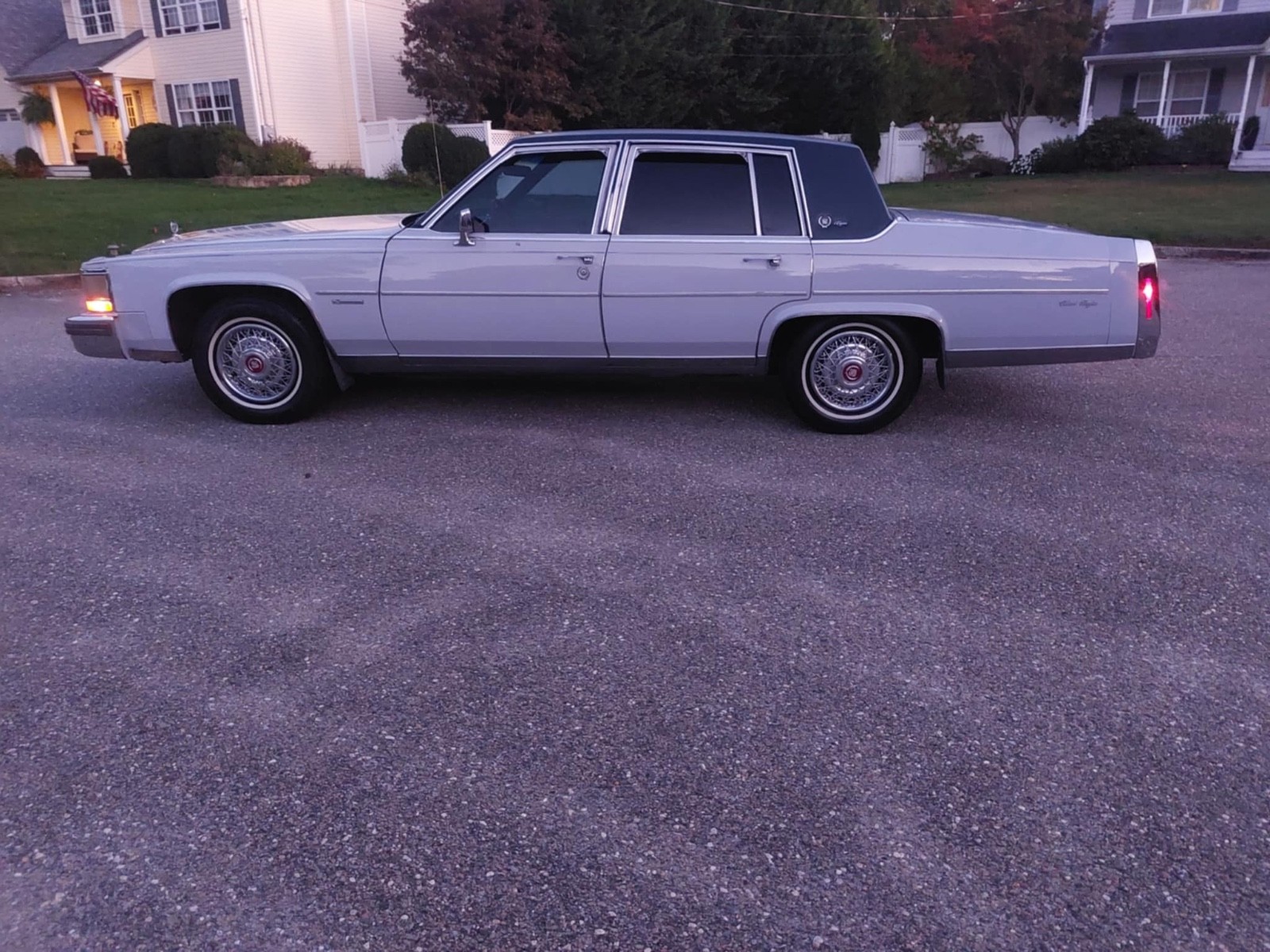 Cadillac-Fleetwood-1981-Sedan-3