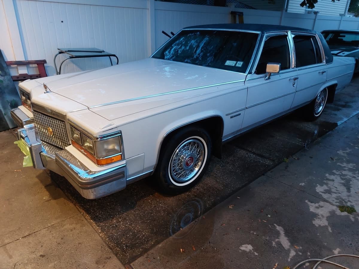 Cadillac Fleetwood 1981 Sedan