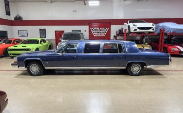 Cadillac-Fleetwood-1983-Sedan-1