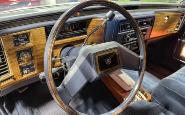 Cadillac-Fleetwood-1983-Sedan-15