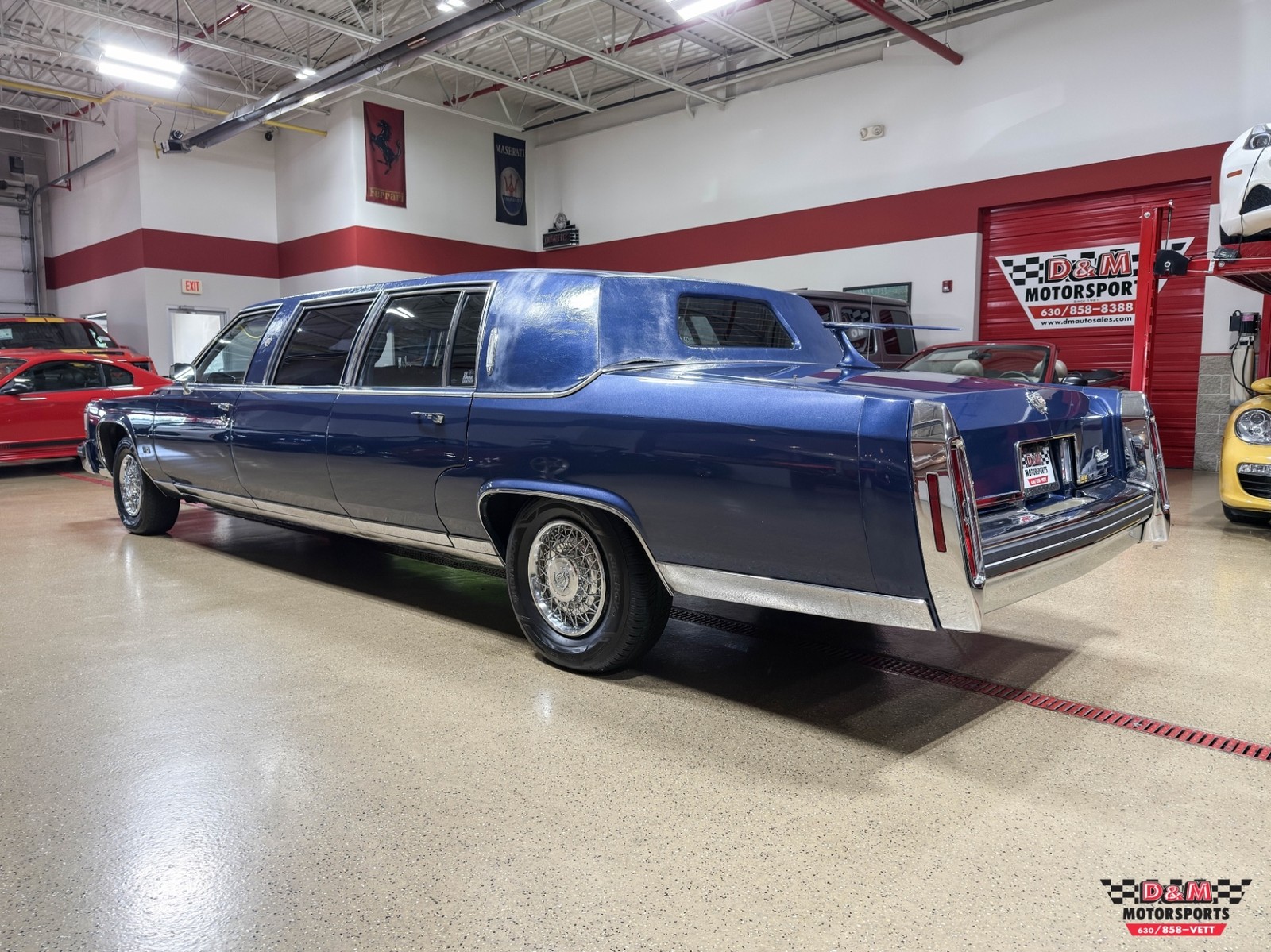 Cadillac-Fleetwood-1983-Sedan-2