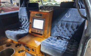 Cadillac-Fleetwood-1983-Sedan-26