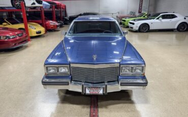 Cadillac-Fleetwood-1983-Sedan-32