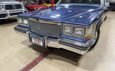 Cadillac-Fleetwood-1983-Sedan-35