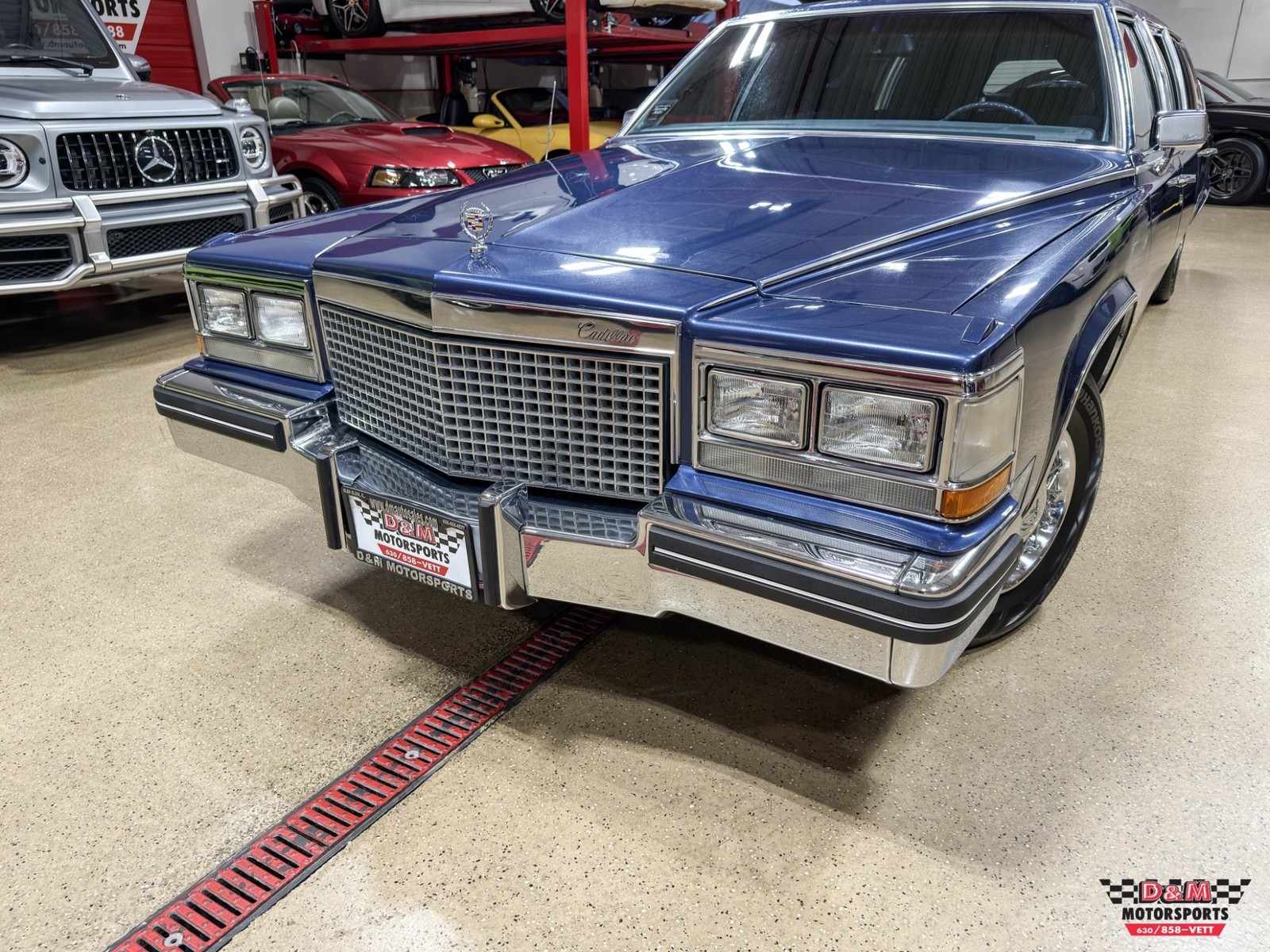 Cadillac-Fleetwood-1983-Sedan-35