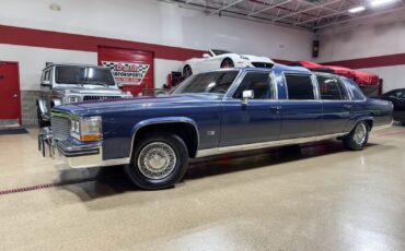 Cadillac-Fleetwood-1983-Sedan