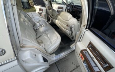 Cadillac-Fleetwood-1984-13