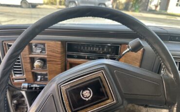 Cadillac-Fleetwood-1984-20