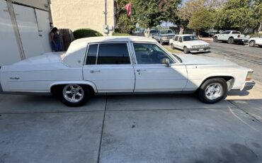 Cadillac-Fleetwood-1984-3