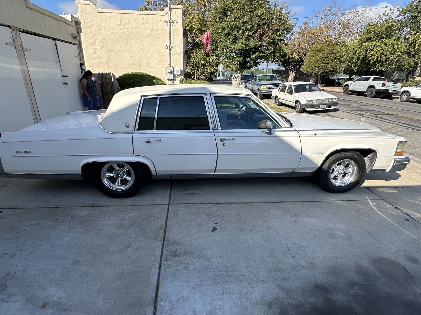 Cadillac-Fleetwood-1984-3