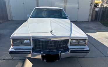 Cadillac-Fleetwood-1984-5
