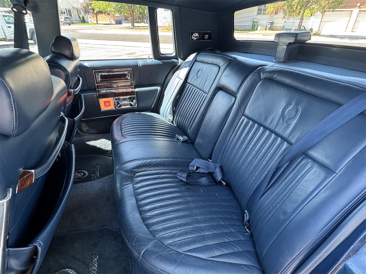Cadillac-Fleetwood-brougham-1990-Blue-Blue-2