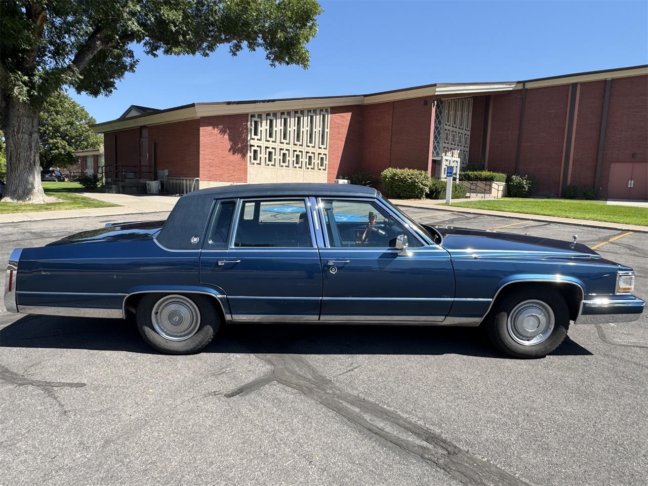 Cadillac-Fleetwood-brougham-1990-Blue-Blue-6