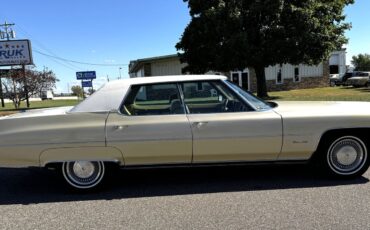 Cadillac-Sedan-DeVille-1971-Sedan-1