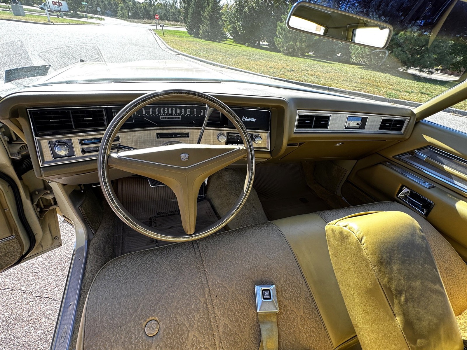 Cadillac-Sedan-DeVille-1971-Sedan-10
