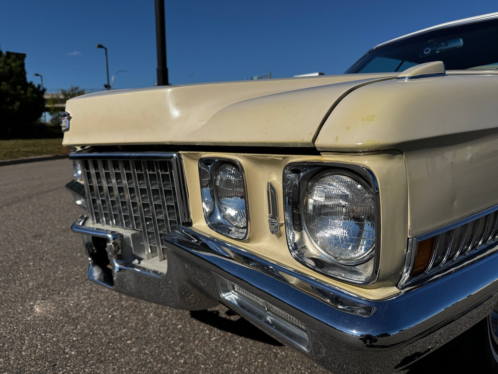 Cadillac-Sedan-DeVille-1971-Sedan-19