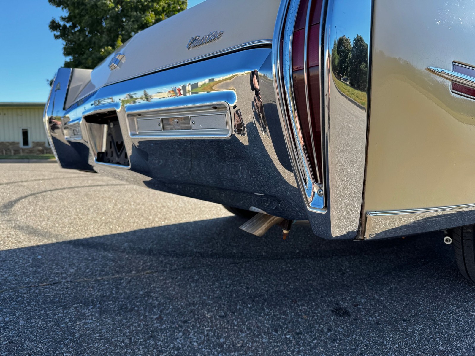 Cadillac-Sedan-DeVille-1971-Sedan-26