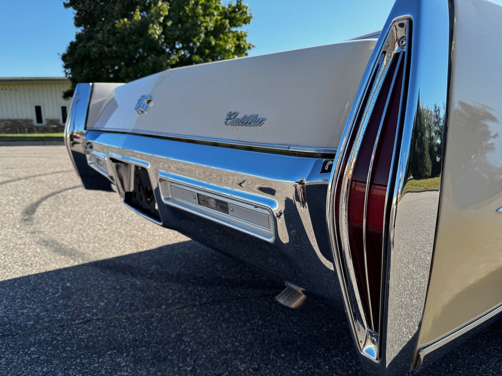 Cadillac-Sedan-DeVille-1971-Sedan-27