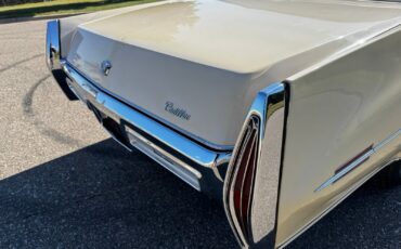Cadillac-Sedan-DeVille-1971-Sedan-29