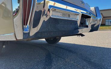 Cadillac-Sedan-DeVille-1971-Sedan-30