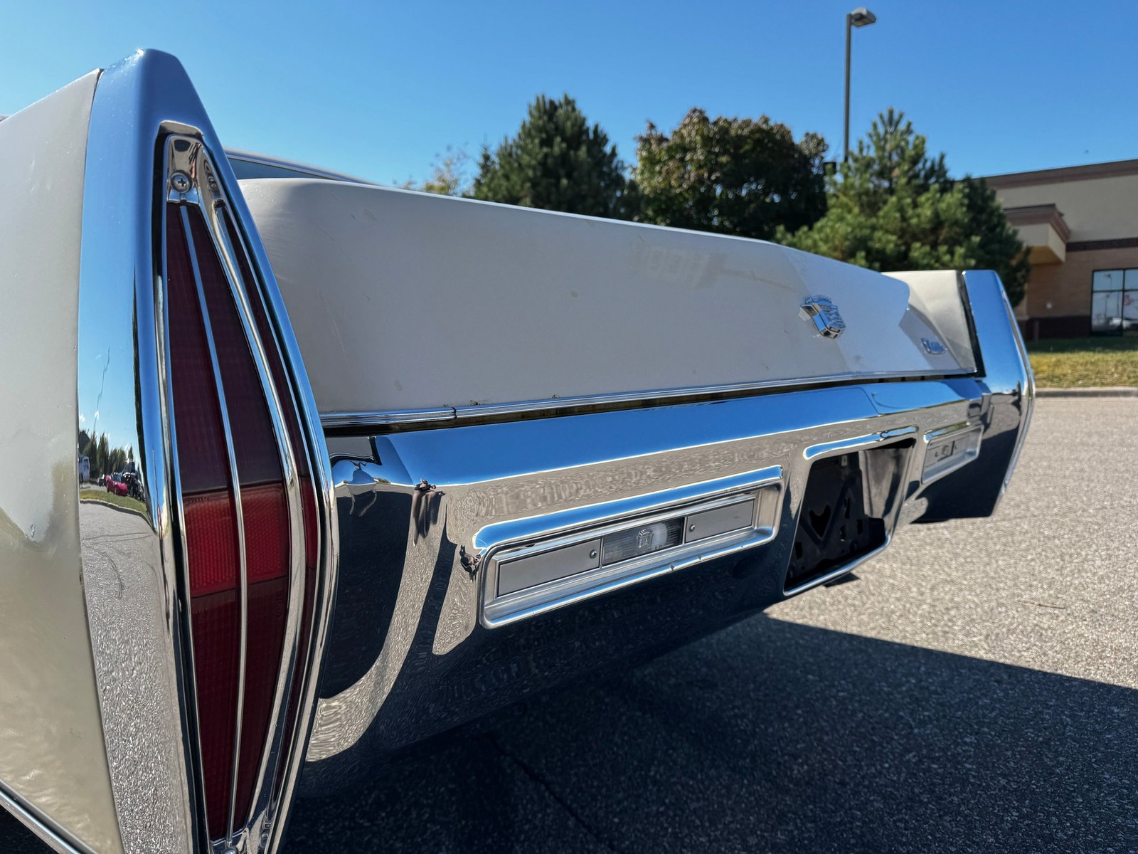 Cadillac-Sedan-DeVille-1971-Sedan-31