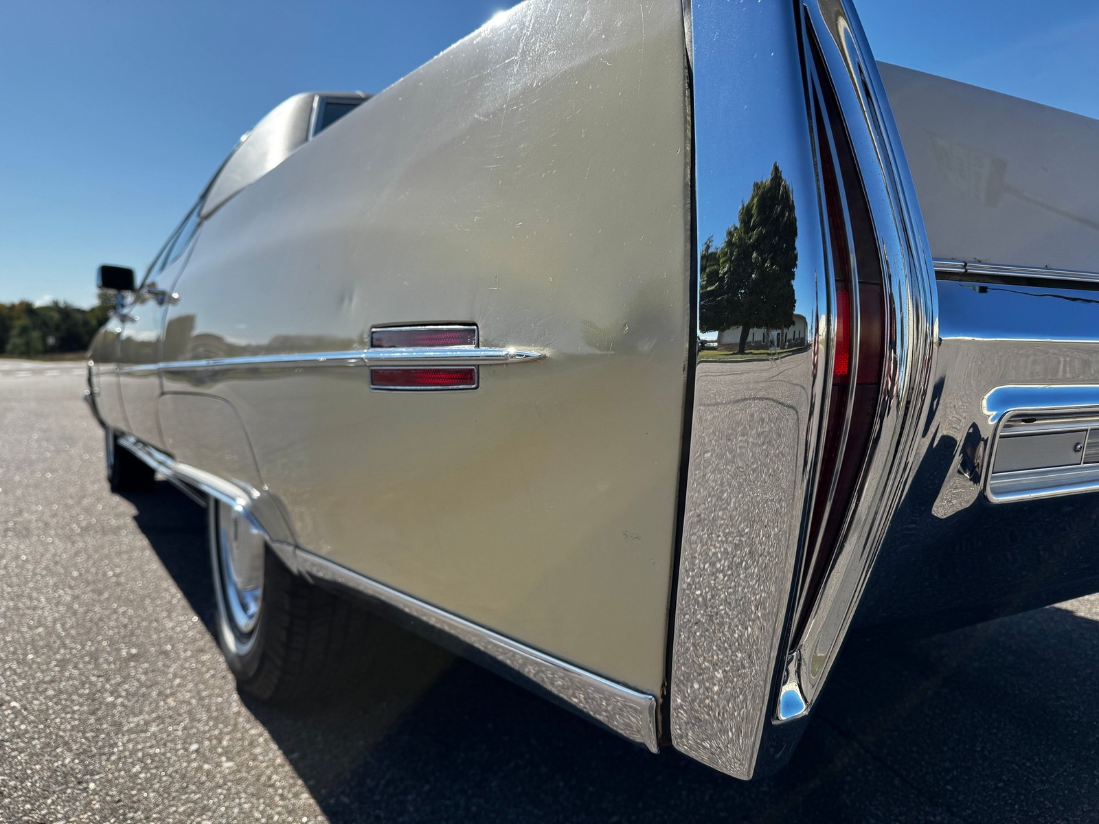 Cadillac-Sedan-DeVille-1971-Sedan-32
