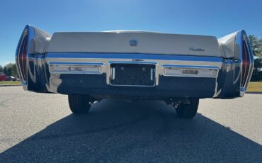 Cadillac-Sedan-DeVille-1971-Sedan-34