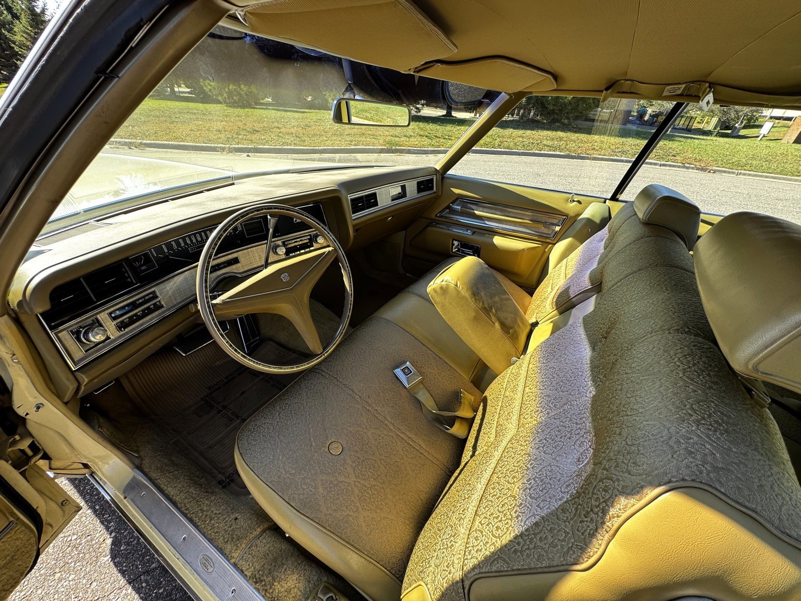 Cadillac-Sedan-DeVille-1971-Sedan-9