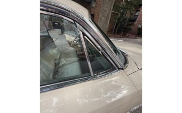 Cadillac-Sedan-deville-1963-Beige-Beige-13