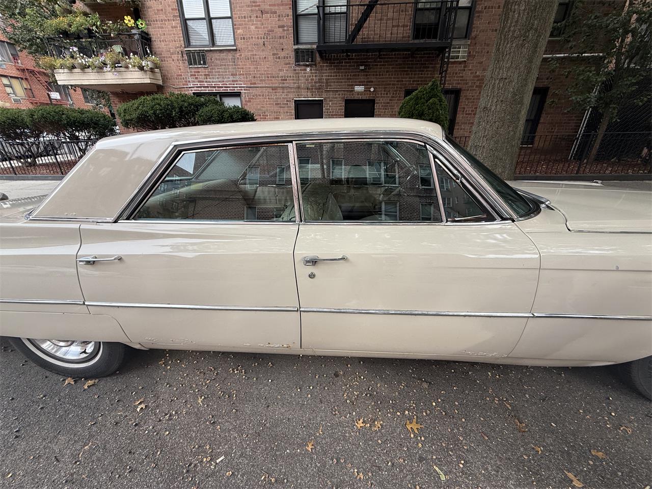 Cadillac-Sedan-deville-1963-Beige-Beige-2
