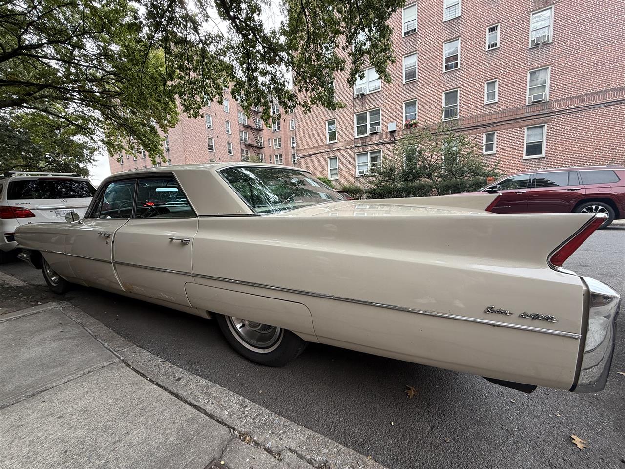 Cadillac-Sedan-deville-1963-Beige-Beige-7