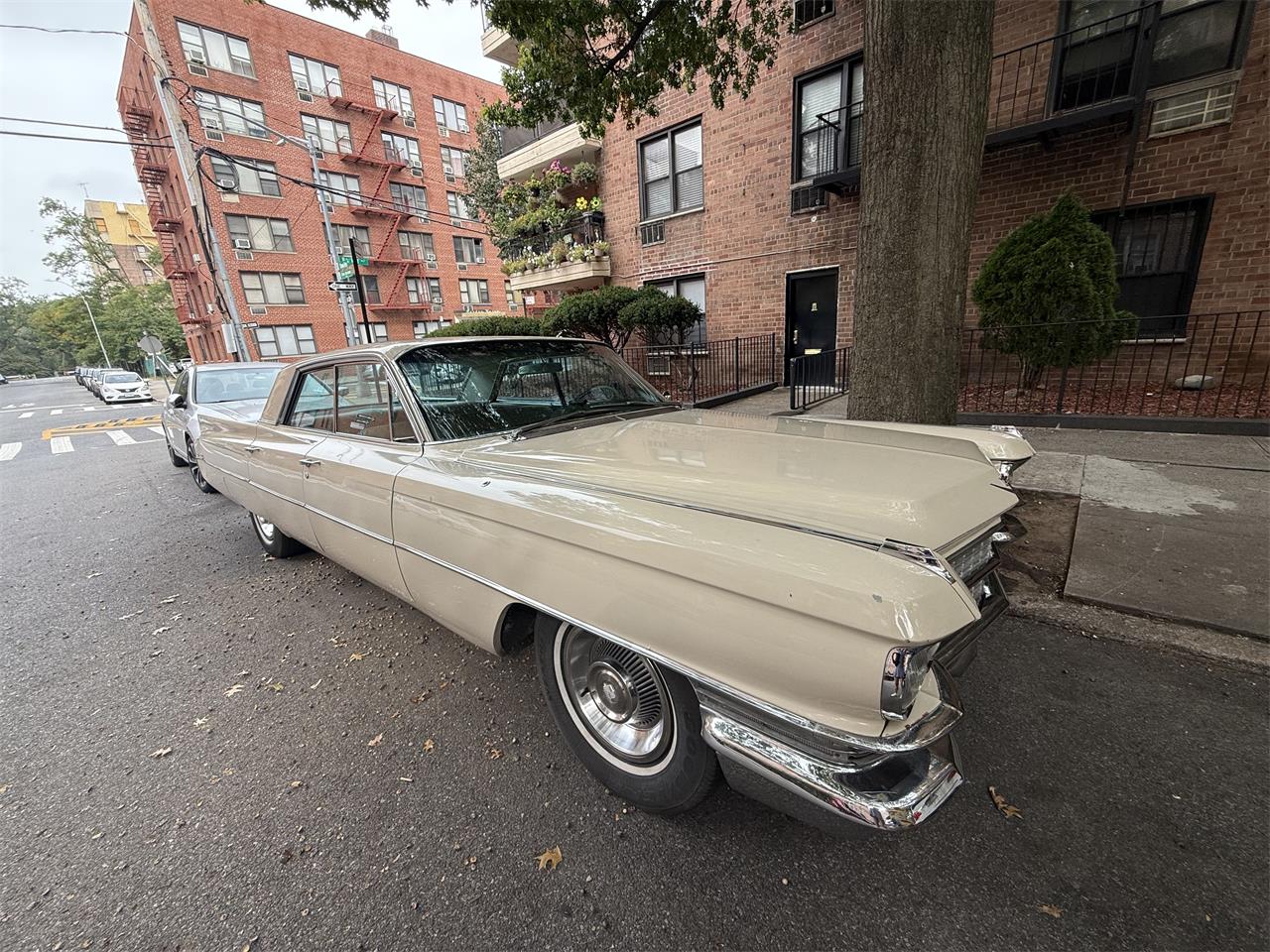 Cadillac-Sedan-deville-1963-Beige-Beige