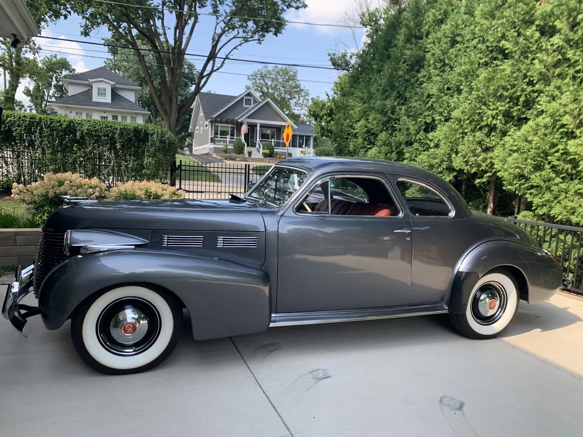 Cadillac-Series-62-1940-Metallic-Gray-Oxblood-1
