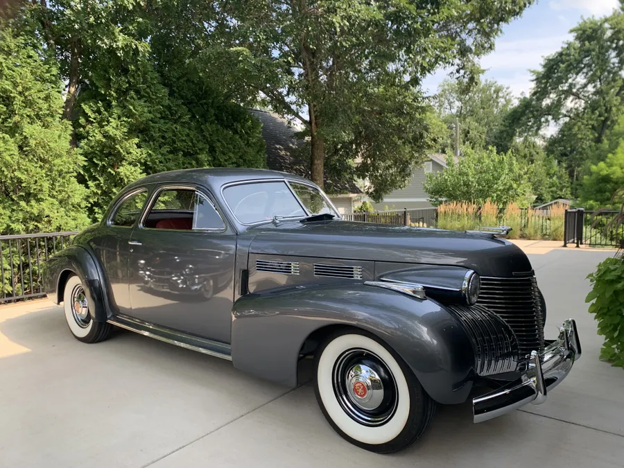 Cadillac-Series-62-1940-Metallic-Gray-Oxblood-1