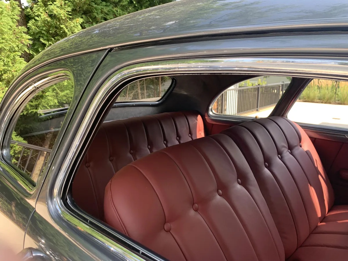 Cadillac-Series-62-1940-Metallic-Gray-Oxblood-16