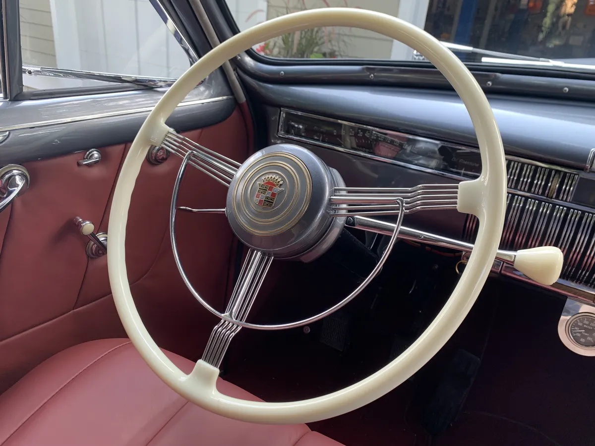 Cadillac-Series-62-1940-Metallic-Gray-Oxblood-17