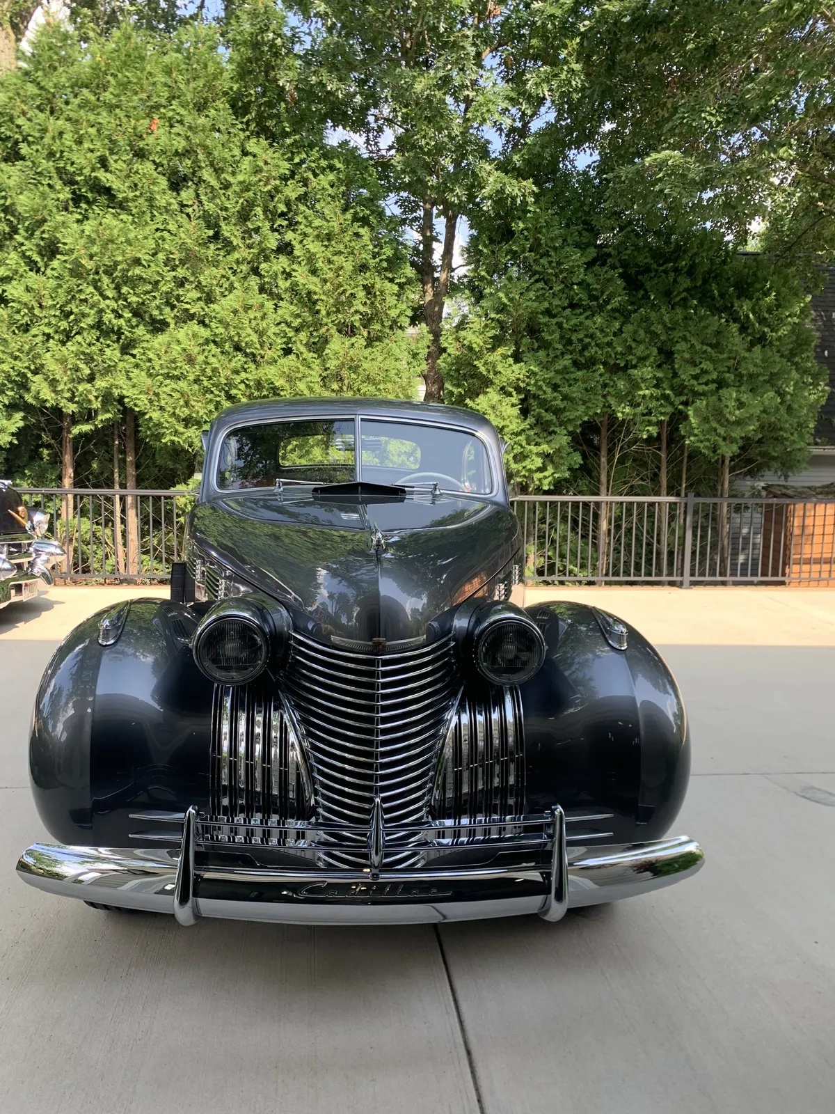 Cadillac-Series-62-1940-Metallic-Gray-Oxblood-2