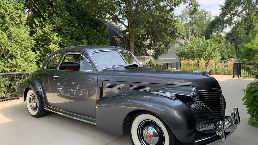 Cadillac-Series-62-1940-Metallic-Gray-Oxblood-2