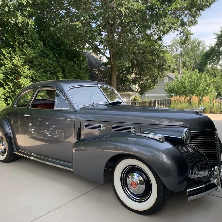 Cadillac-Series-62-1940-Metallic-Gray-Oxblood-3