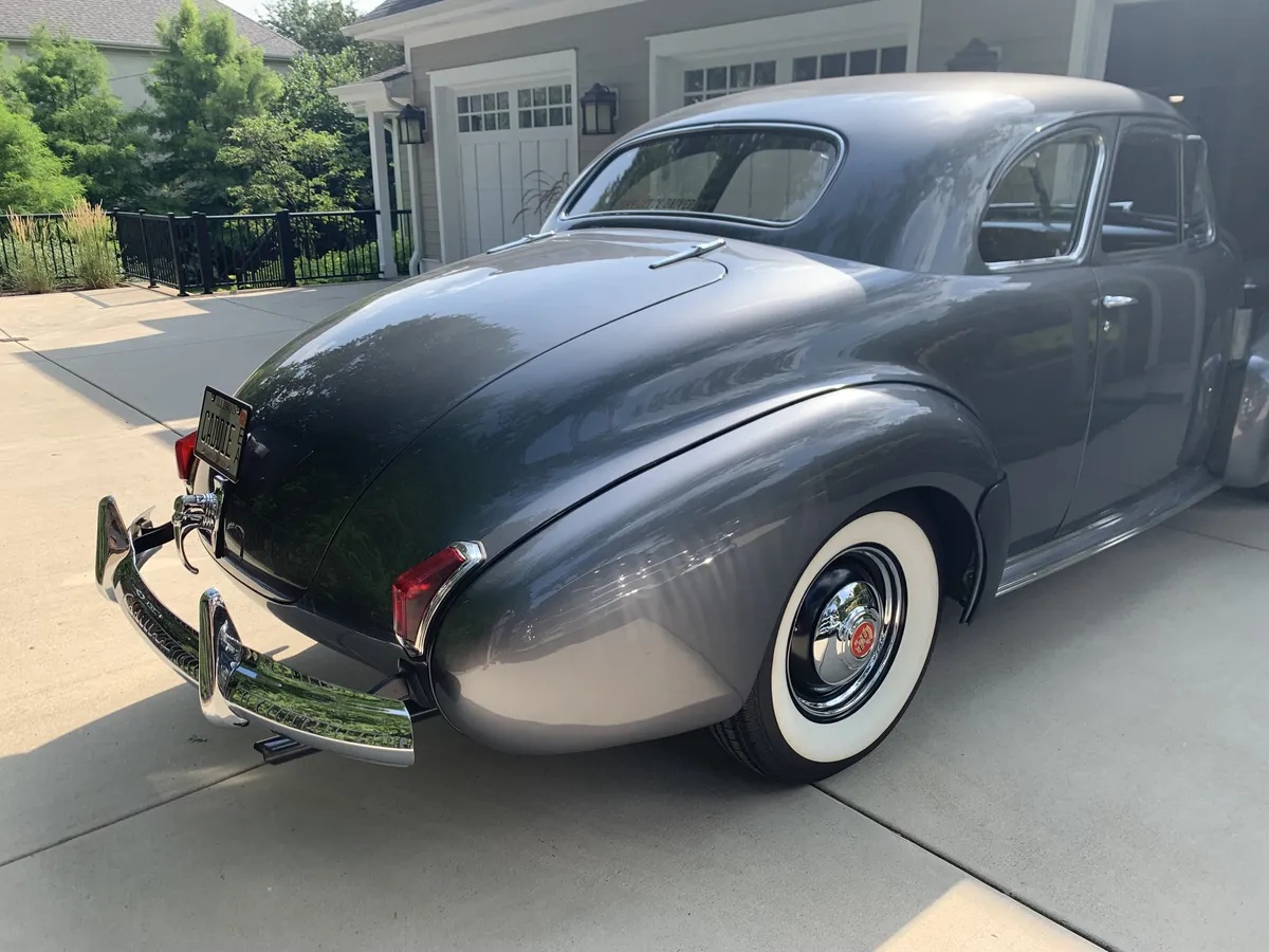 Cadillac-Series-62-1940-Metallic-Gray-Oxblood-4