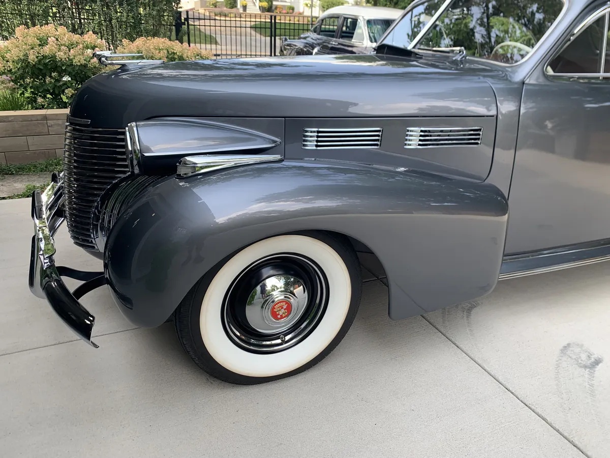Cadillac-Series-62-1940-Metallic-Gray-Oxblood-5